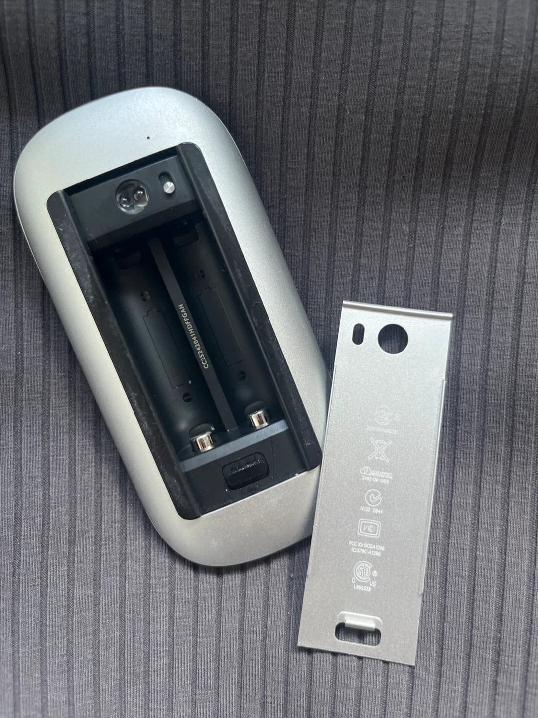Apple Magic Mouse 1 (Model A1296) – Excellent Condition! 💻🖱️ - photo 3
