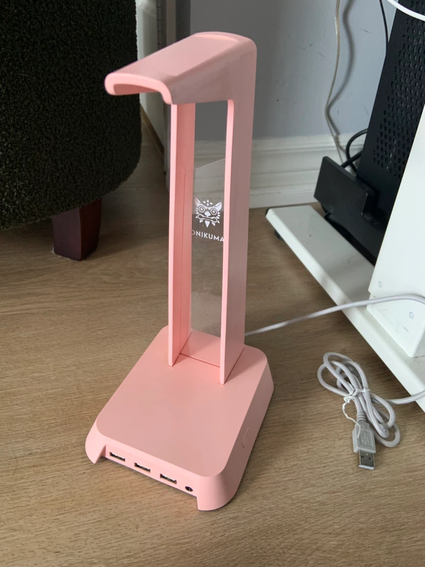 Headphone Stand with USB and audio ports