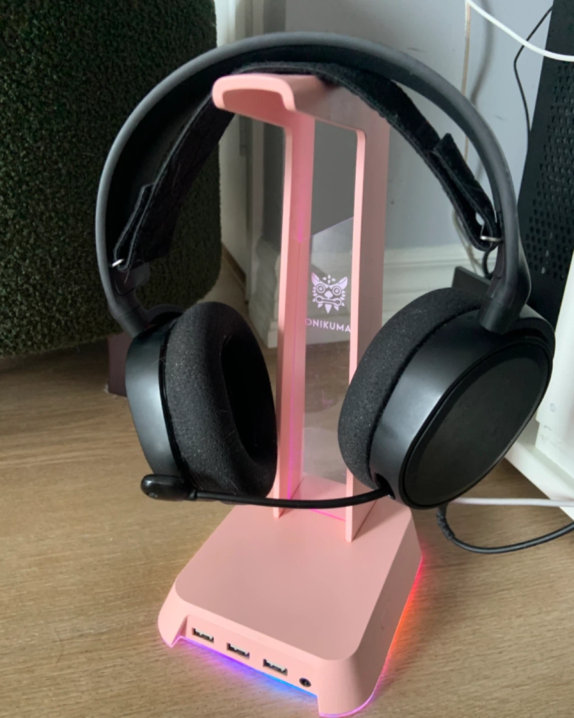 Headphone Stand with USB and audio ports - photo 2