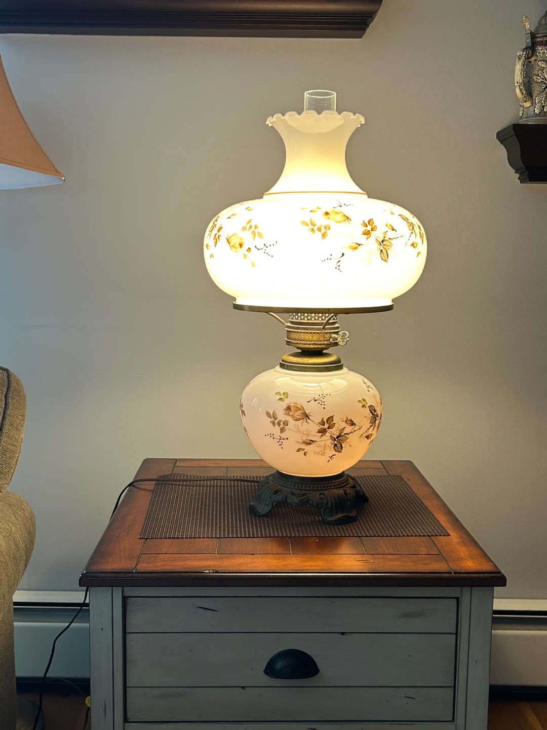 Vintage Floral Hurricane Table Lamp - photo 2