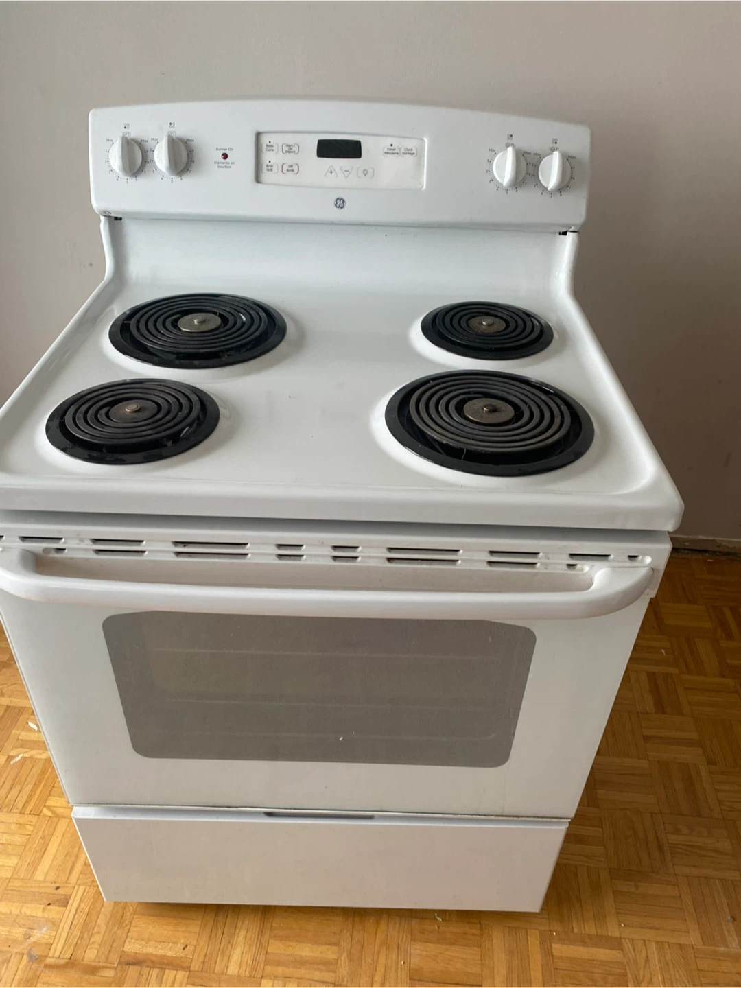 White GE Electric Stove with Oven