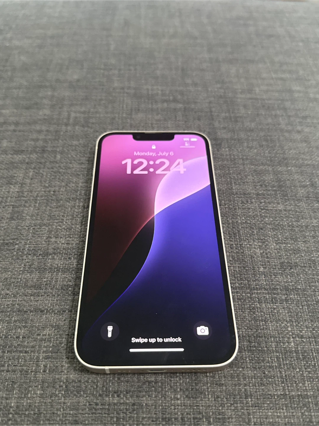 Apple iPhone 13