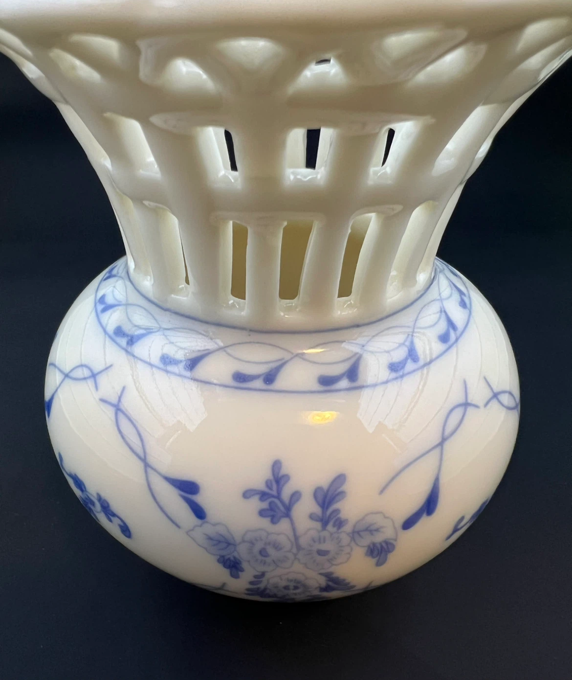 Vintage Avon Porcelain Vase - photo 2