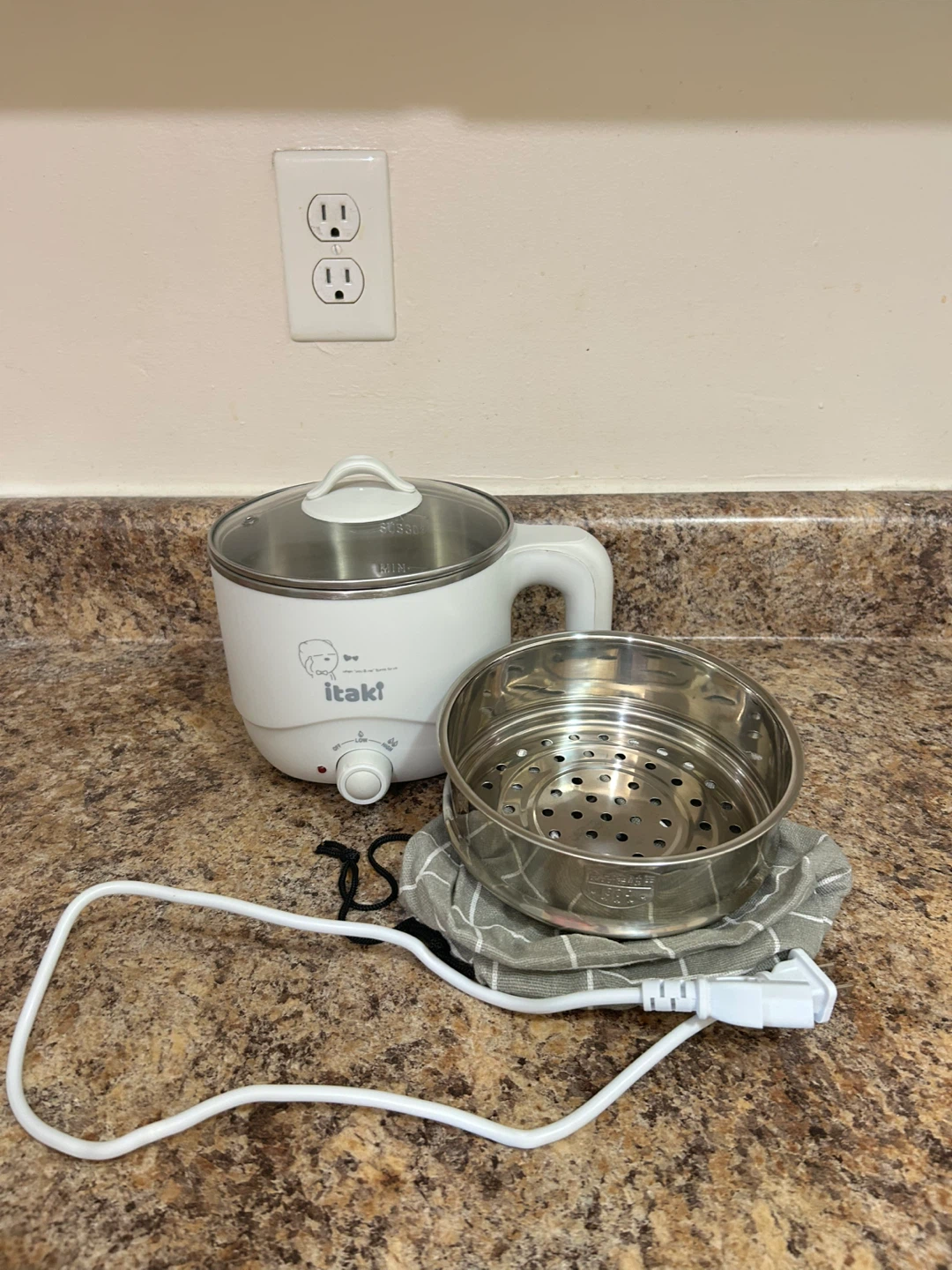 Itaki Shabuki Electric Hot Pot with Steamer Tray – Lightly Used