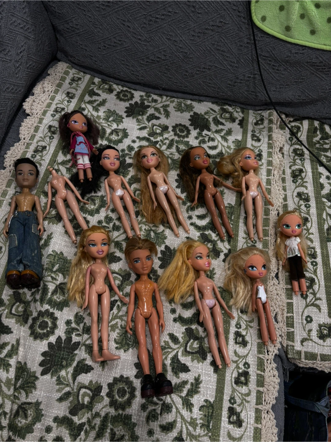 Lot of Bratz Dolls - photo 2