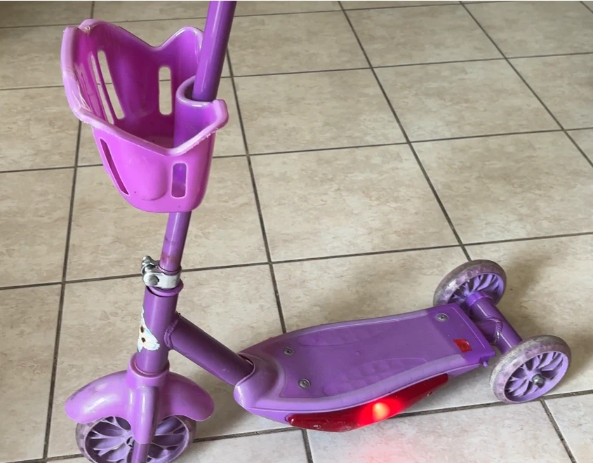Purple 3-Wheel Kids Scooter (with Lights) - photo 4