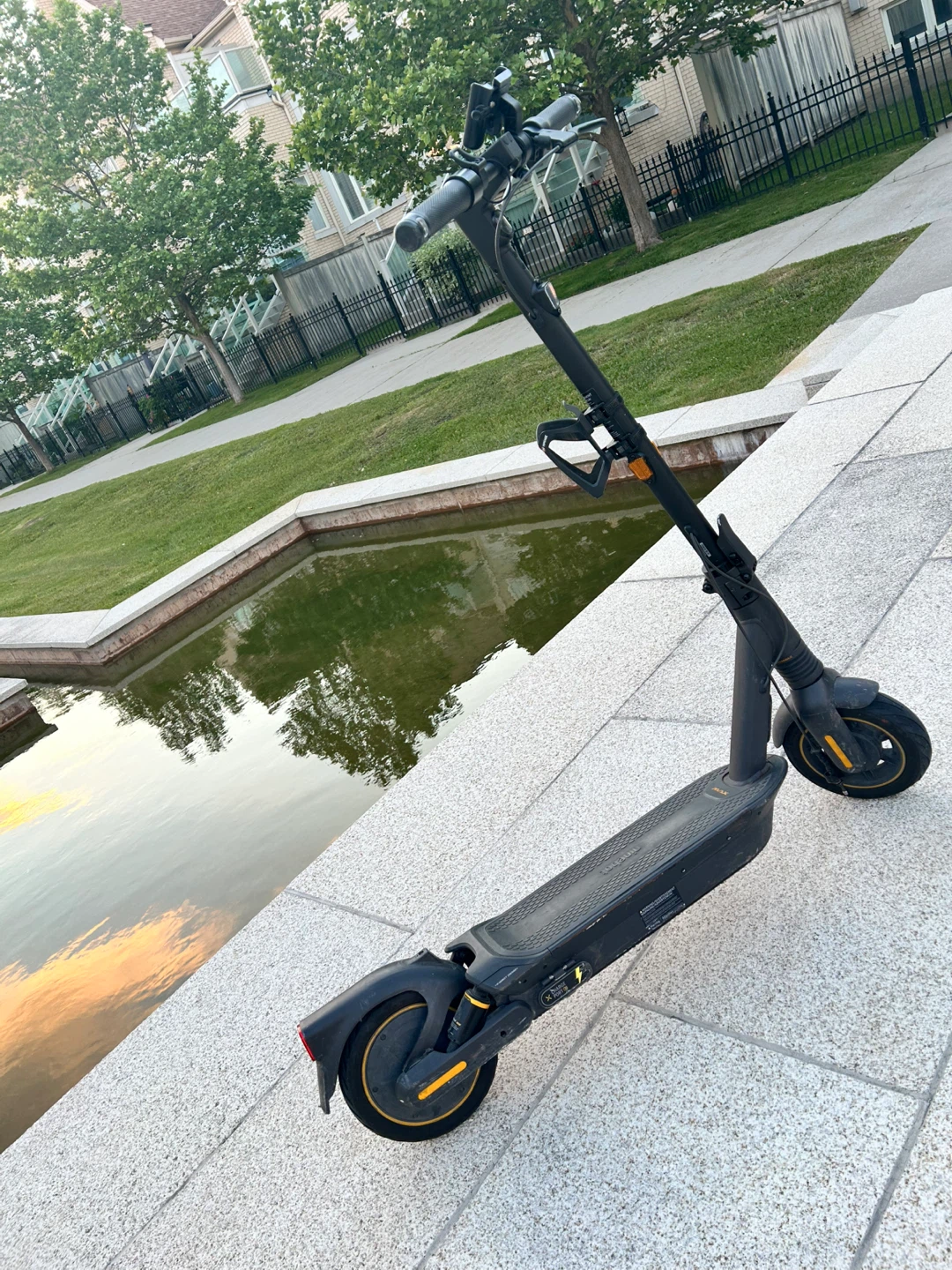 Segway Ninebot KickScooter MAX G2 Electric Scooter - Dark Grey