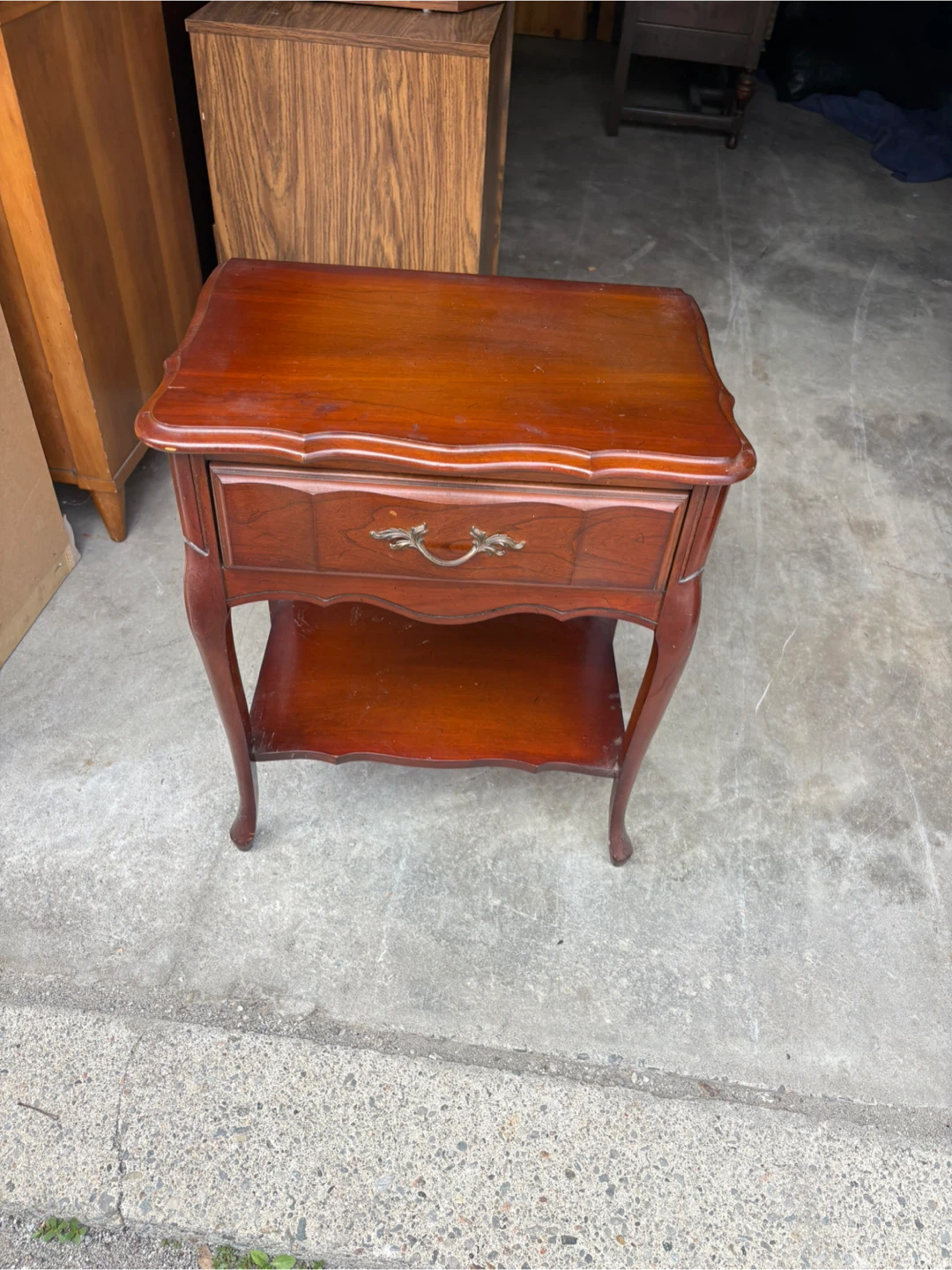 Free delivery used Vintage Wooden End Table with Drawer - photo 2