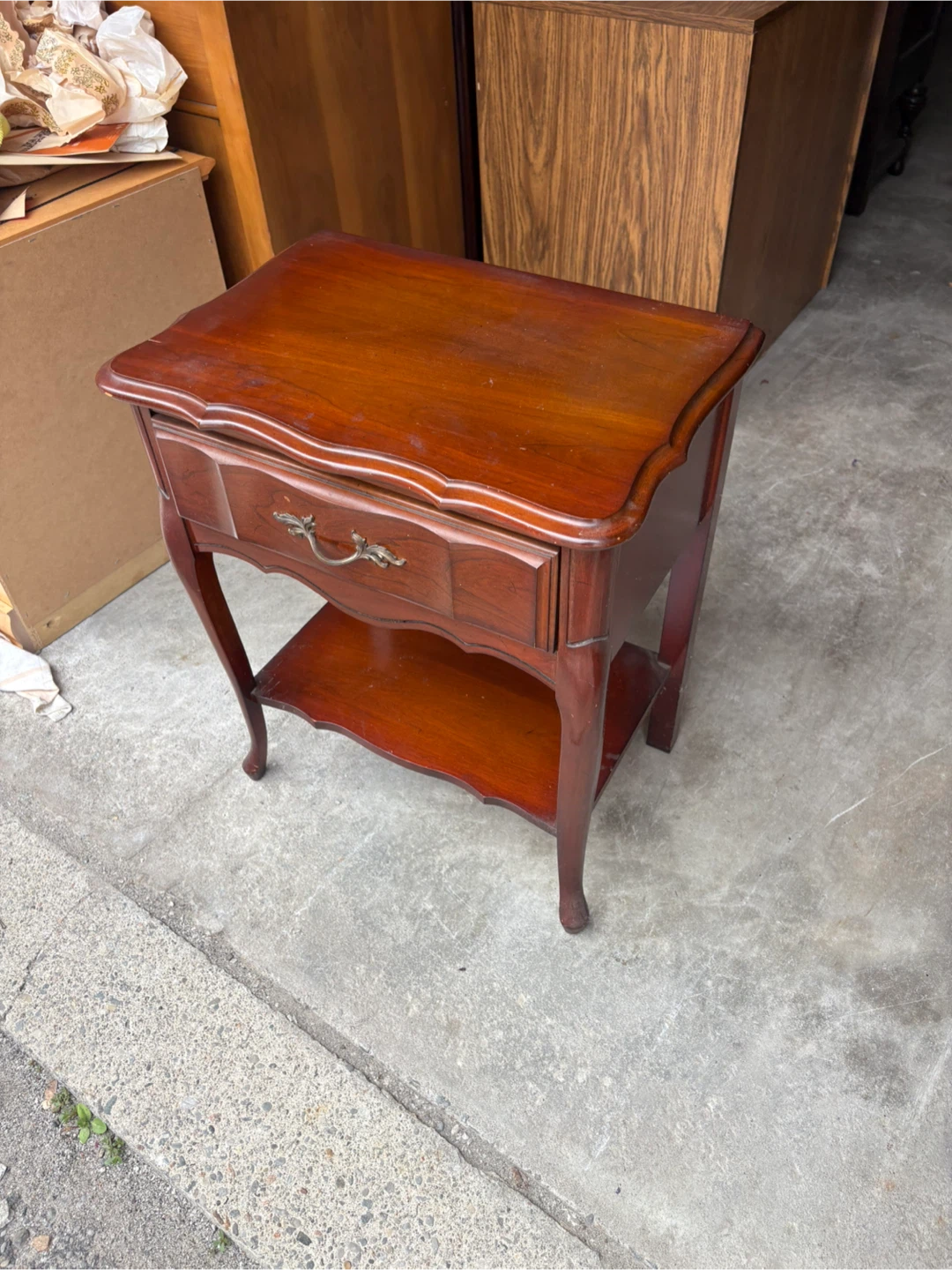 Free delivery used Vintage Wooden End Table with Drawer - photo 3
