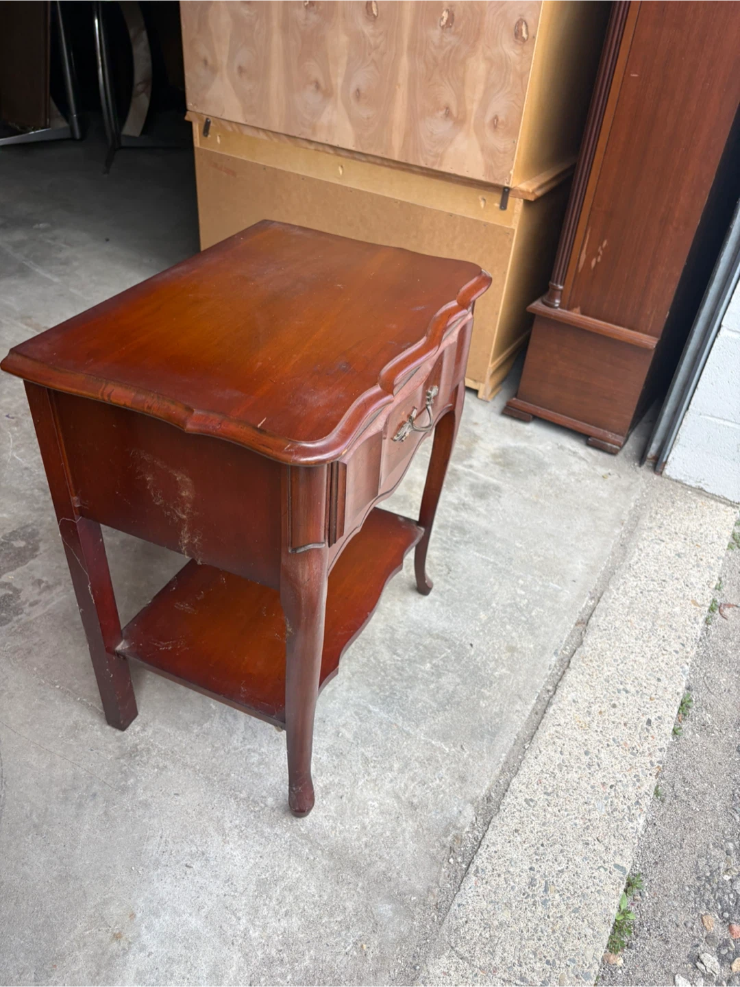 Free delivery used Vintage Wooden End Table with Drawer - photo 4