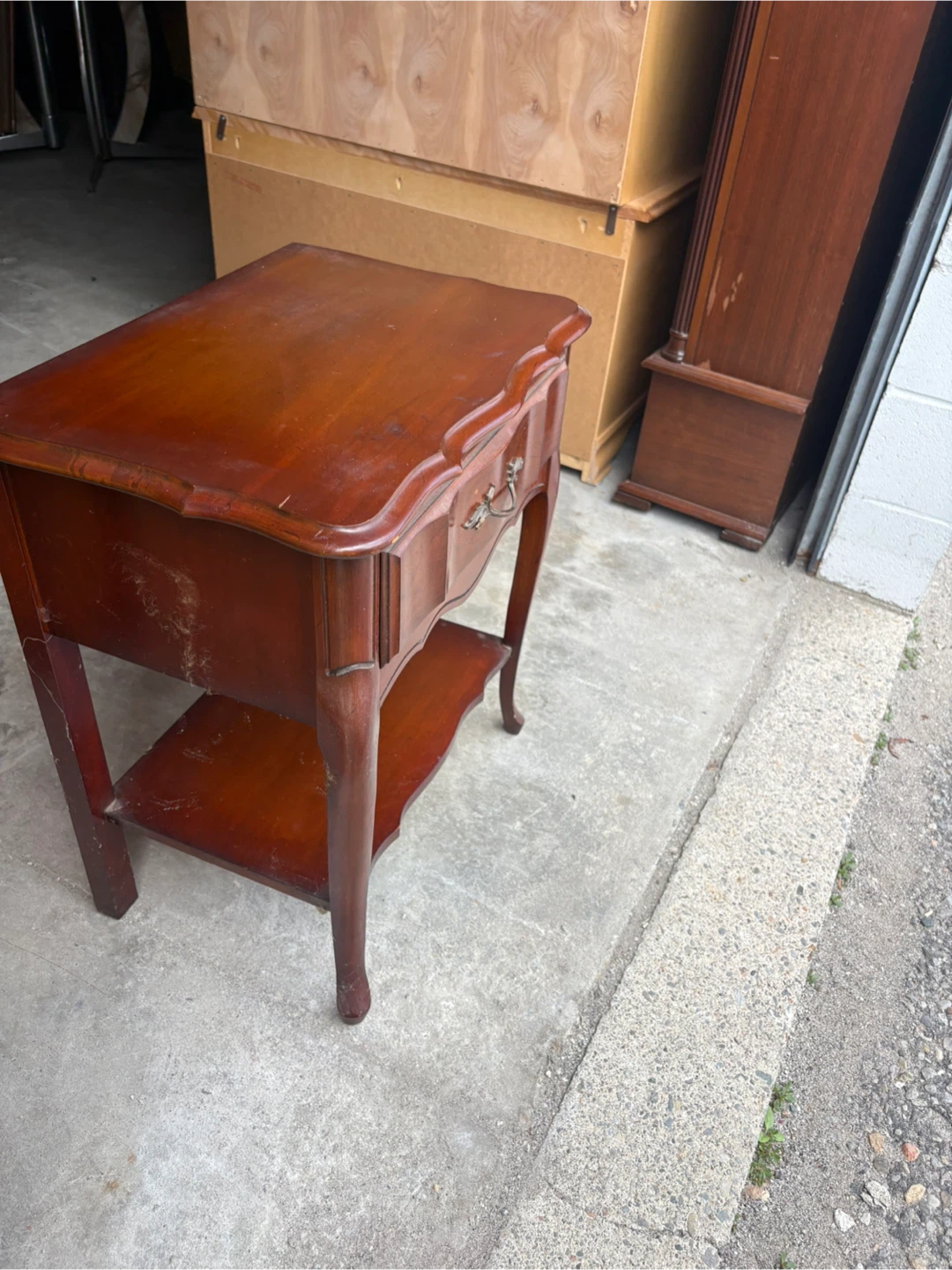 Free delivery used Vintage Wooden End Table with Drawer - photo 5