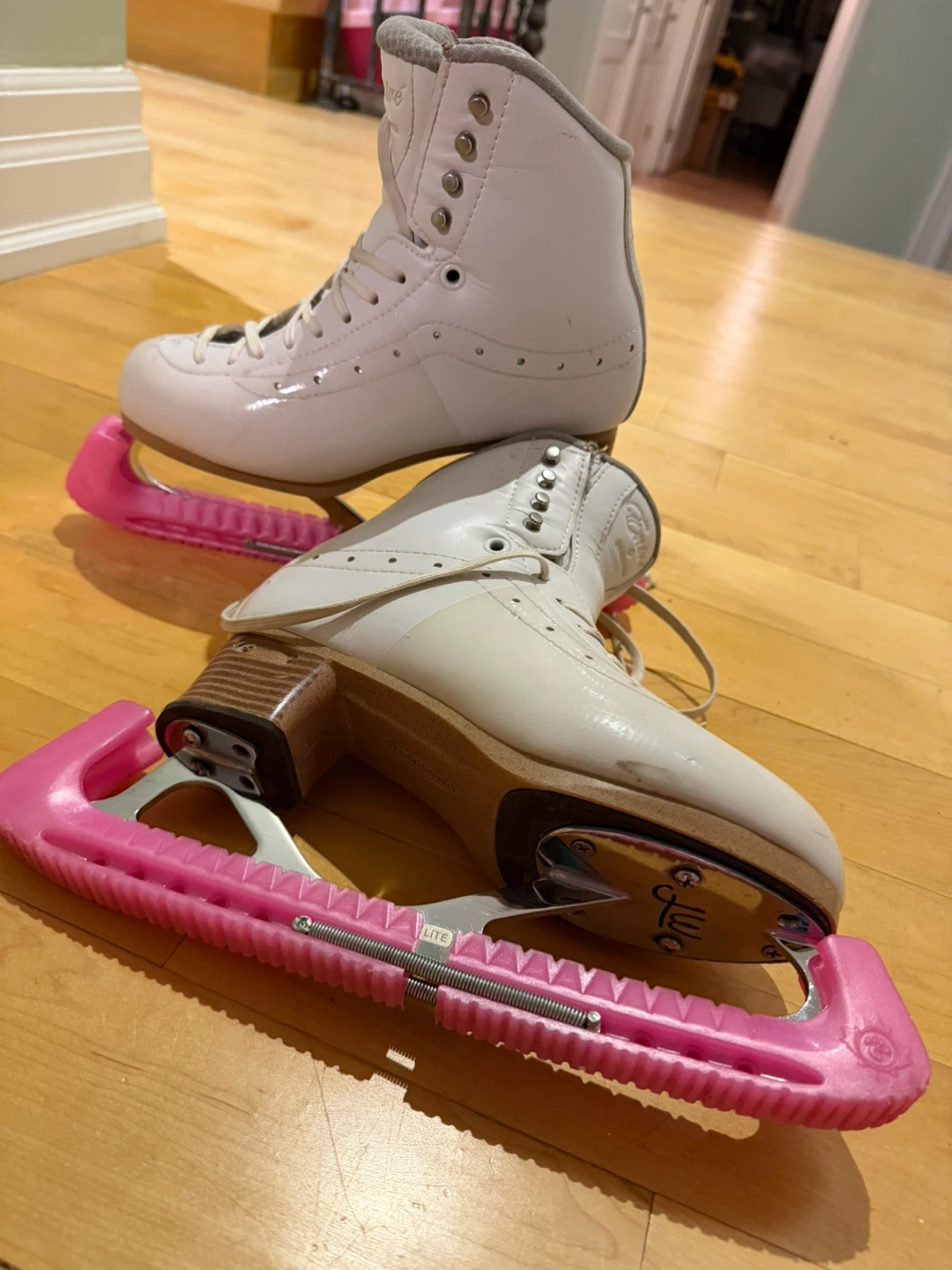 Jackson Figure Skates with Blade Covers - photo 3