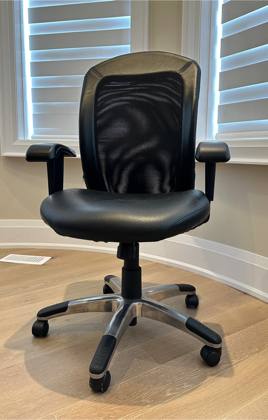High-Back Mesh Manager’s Chair