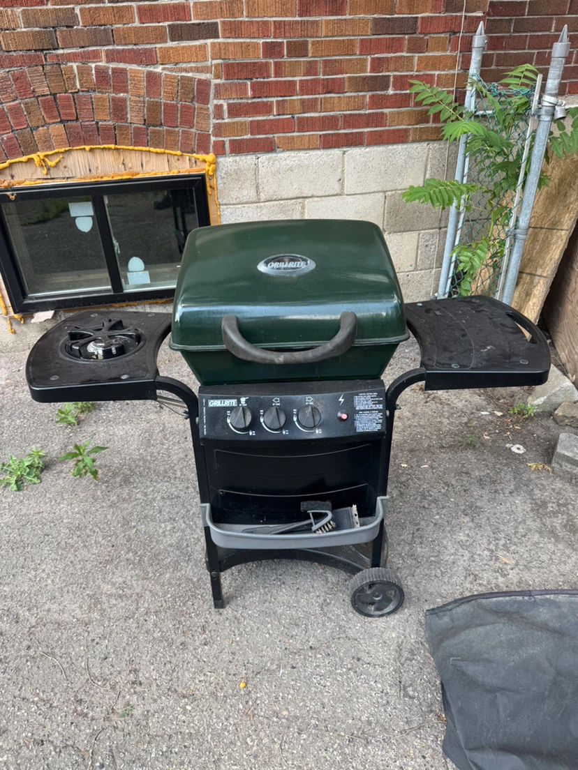 GrillRite Propane BBQ with Side Burner
