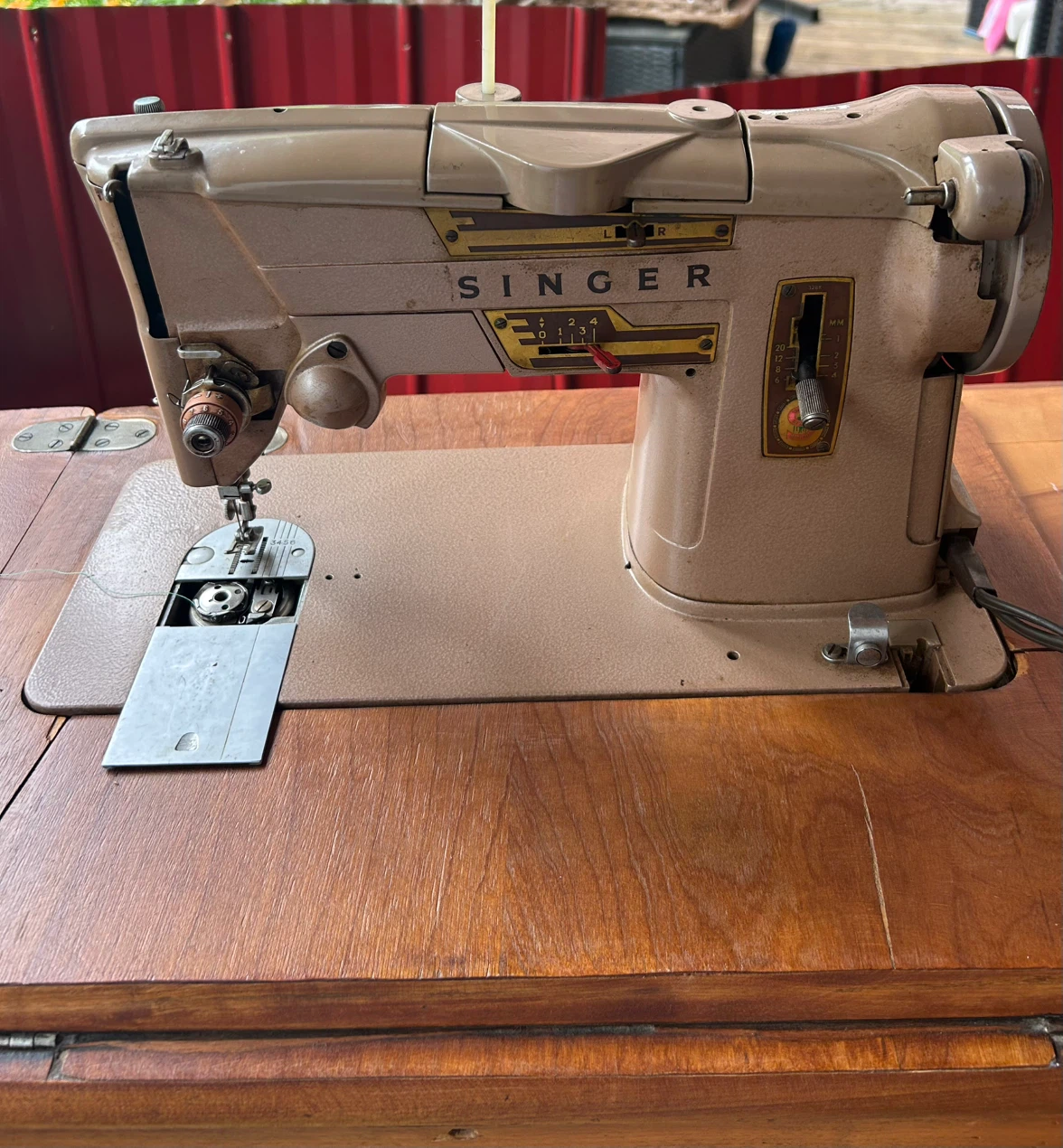 Vintage Singer Sewing Machine - photo 3