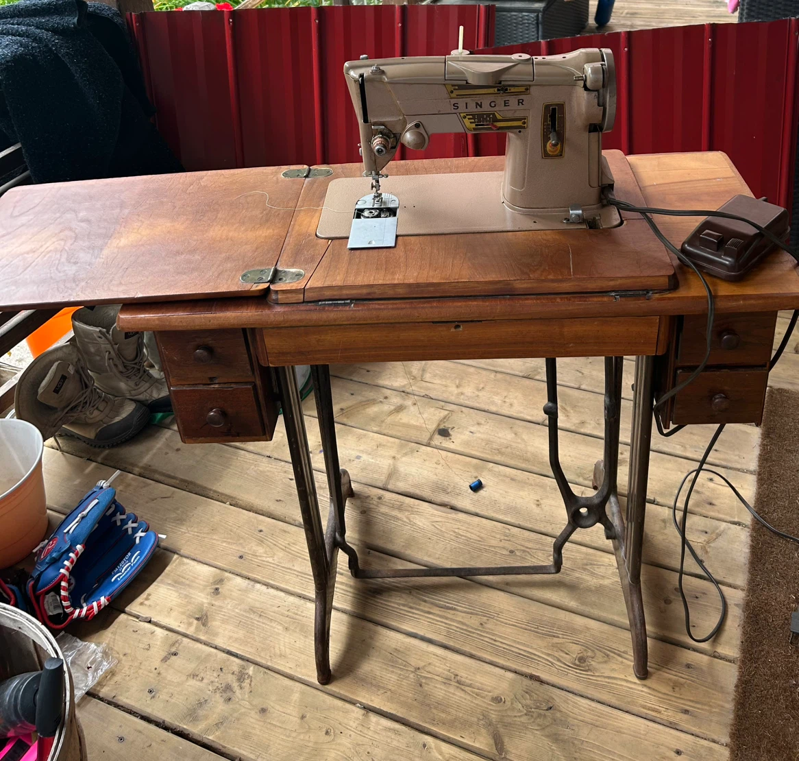 Vintage Singer Sewing Machine - photo 4