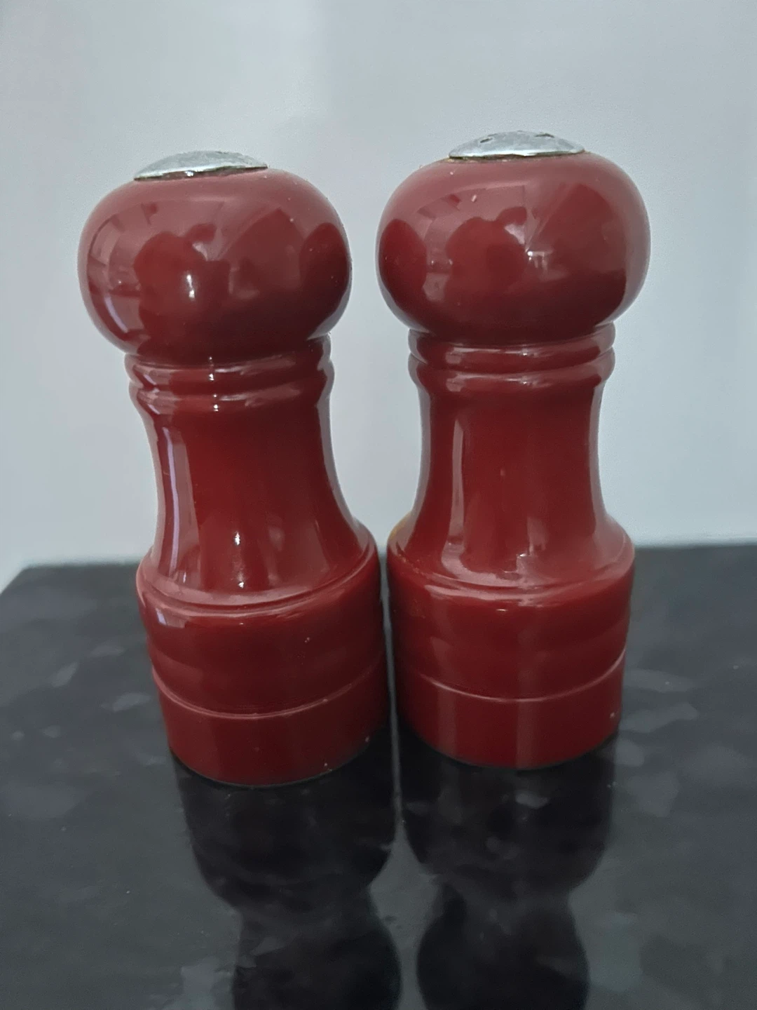 Red Salt and Pepper Shakers Set - photo 2