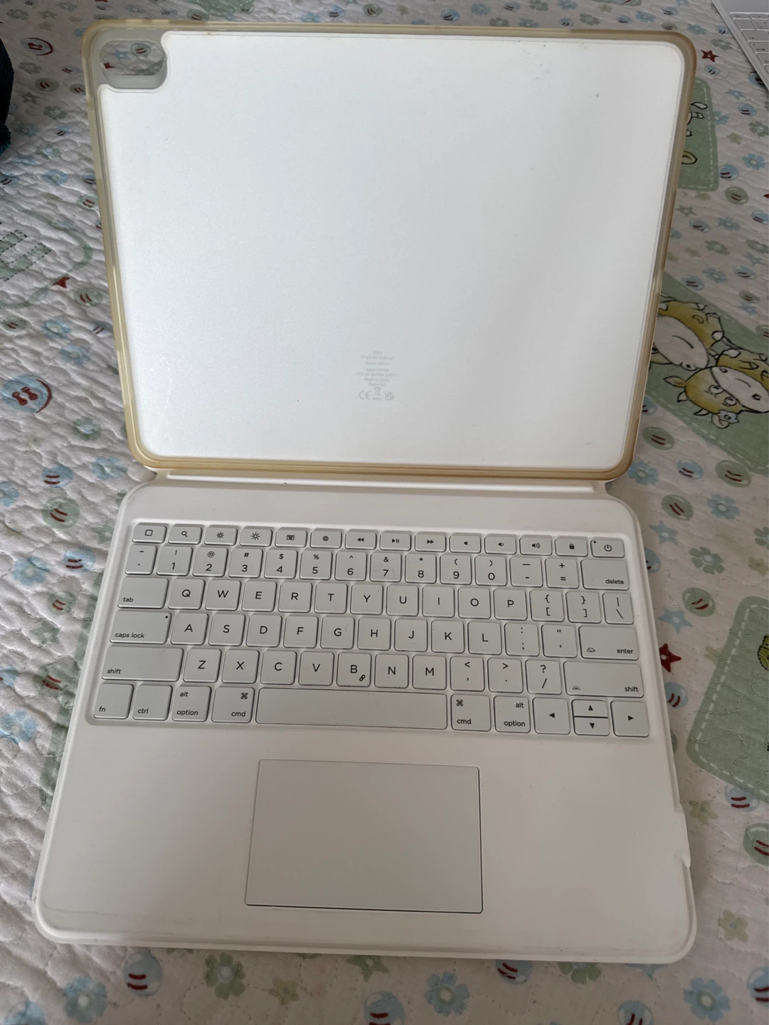 ESR iPad Air 13" Keyboard Case with Trackpad (Ascend Series) - photo 3