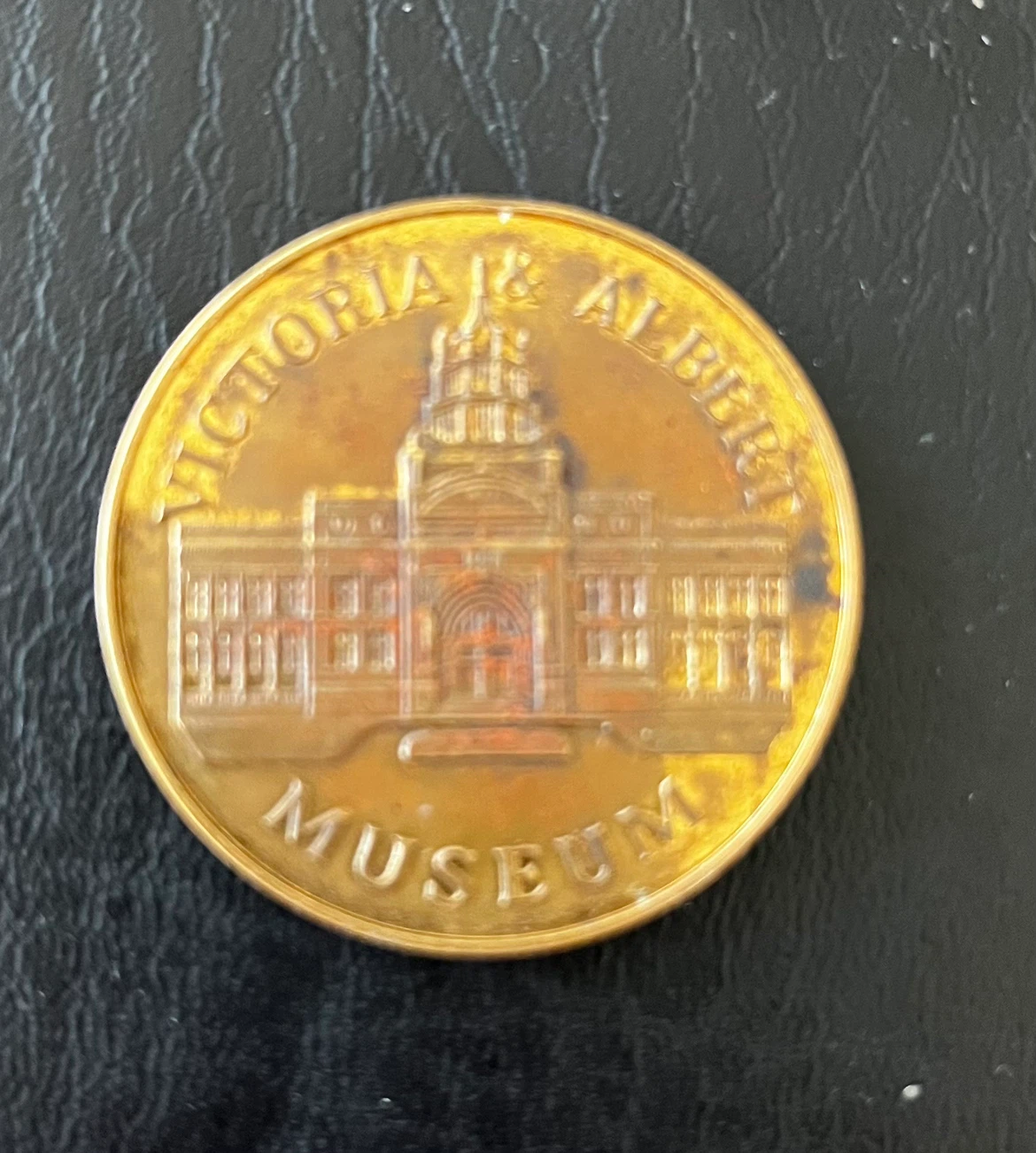 Victoria & Albert Museum Commemorative Coin