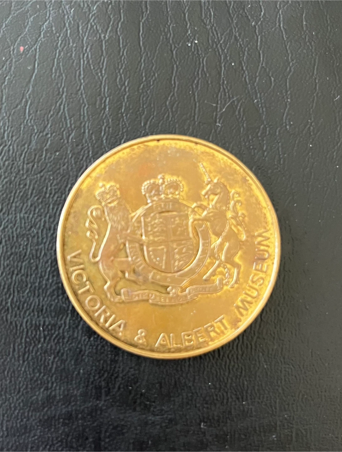Victoria & Albert Museum Commemorative Coin - photo 4