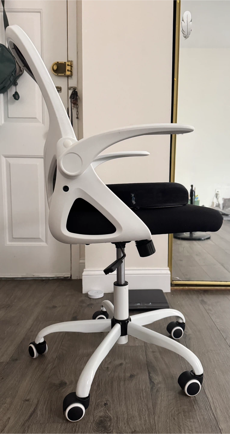 Elegant White and Black Ergonomic Chair - photo 2