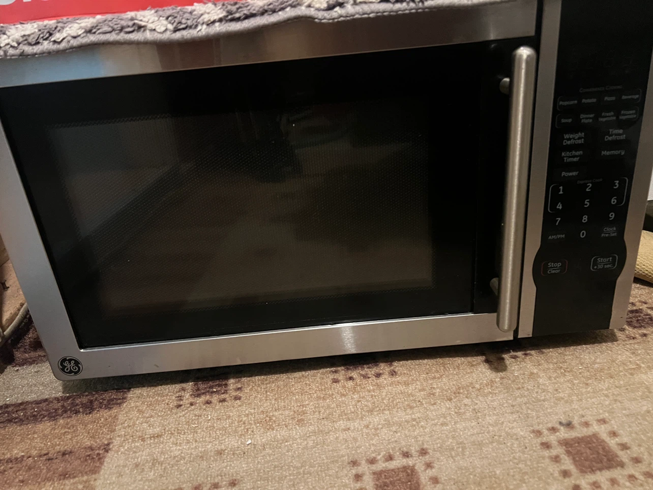 GE Microwave Oven - photo 2