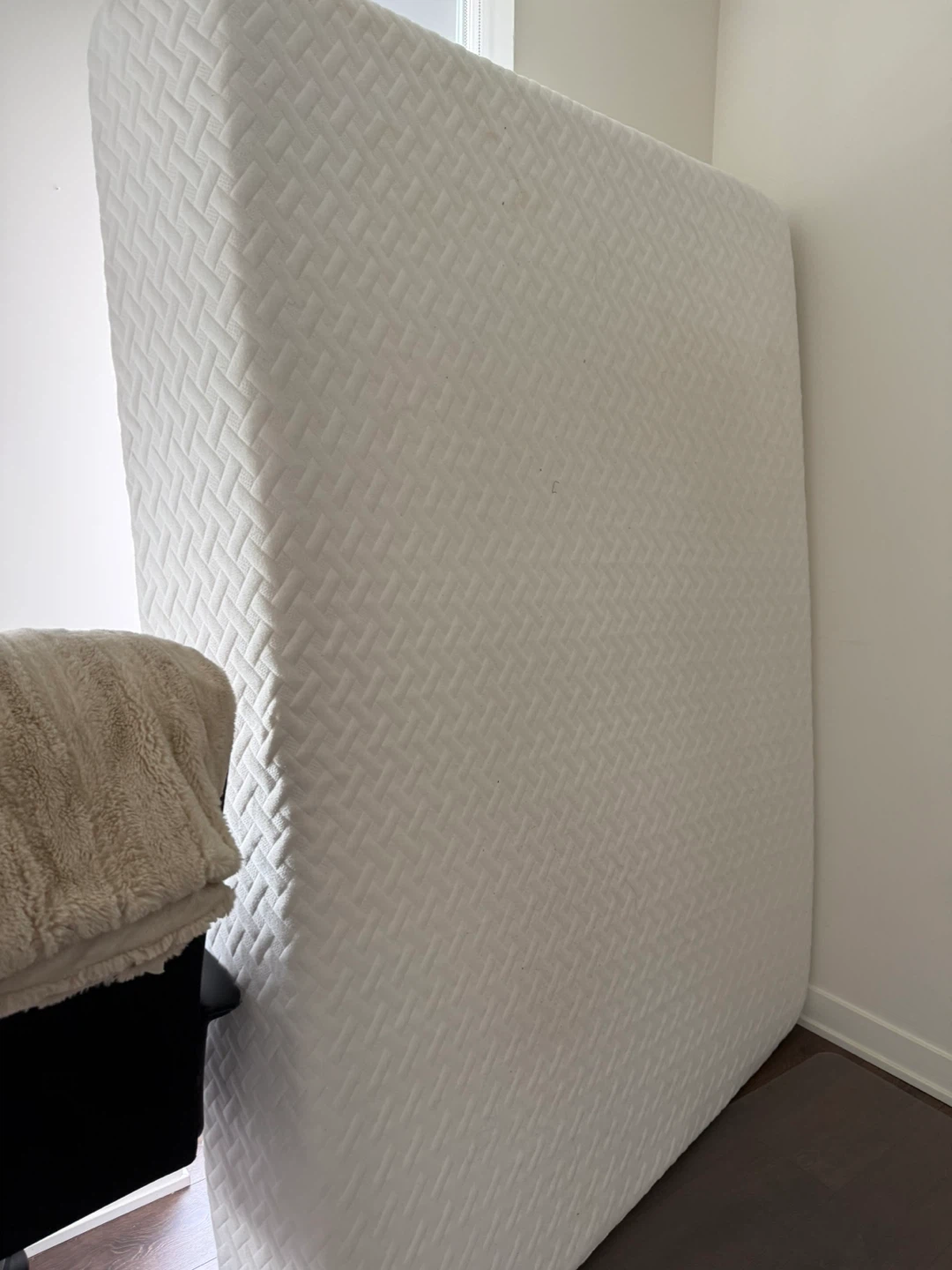 White Mattress (queen) 12 inches thickness - photo 2