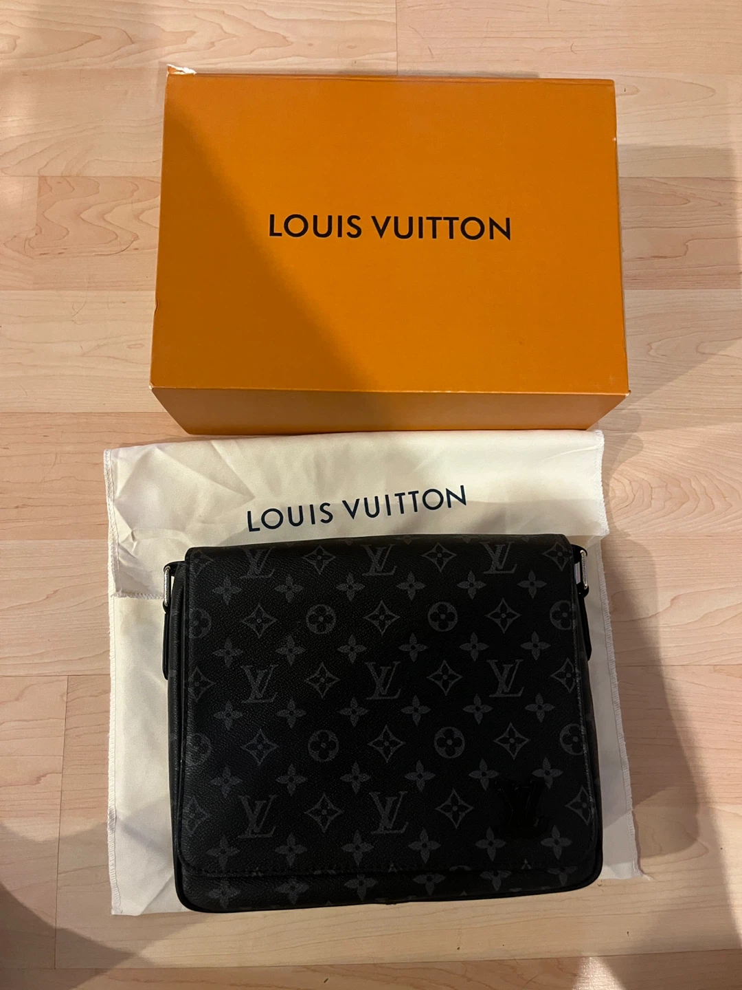 Louis Vuitton Messenger Bag