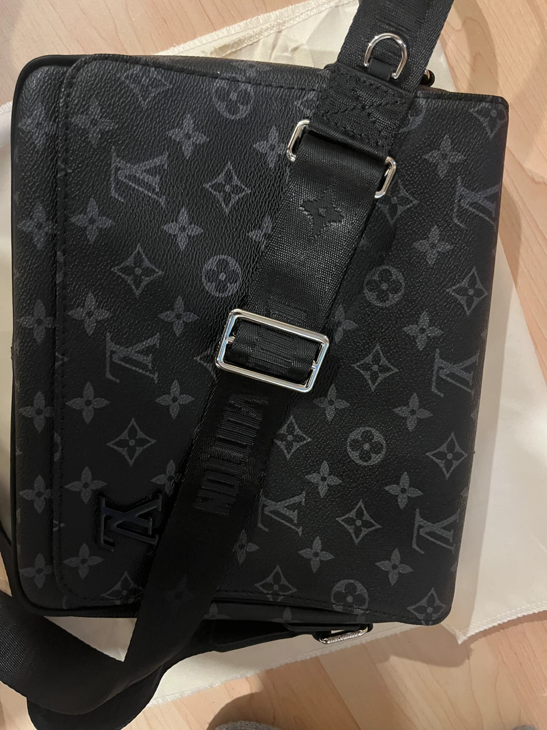 Louis Vuitton Messenger Bag - photo 2