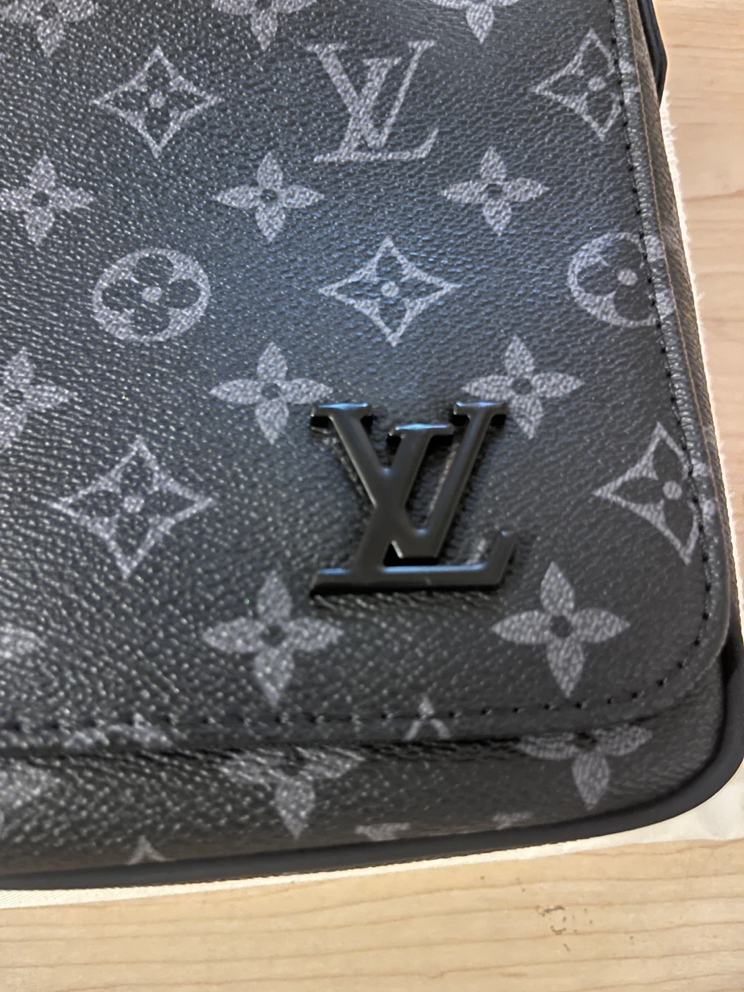 Louis Vuitton Messenger Bag - photo 3