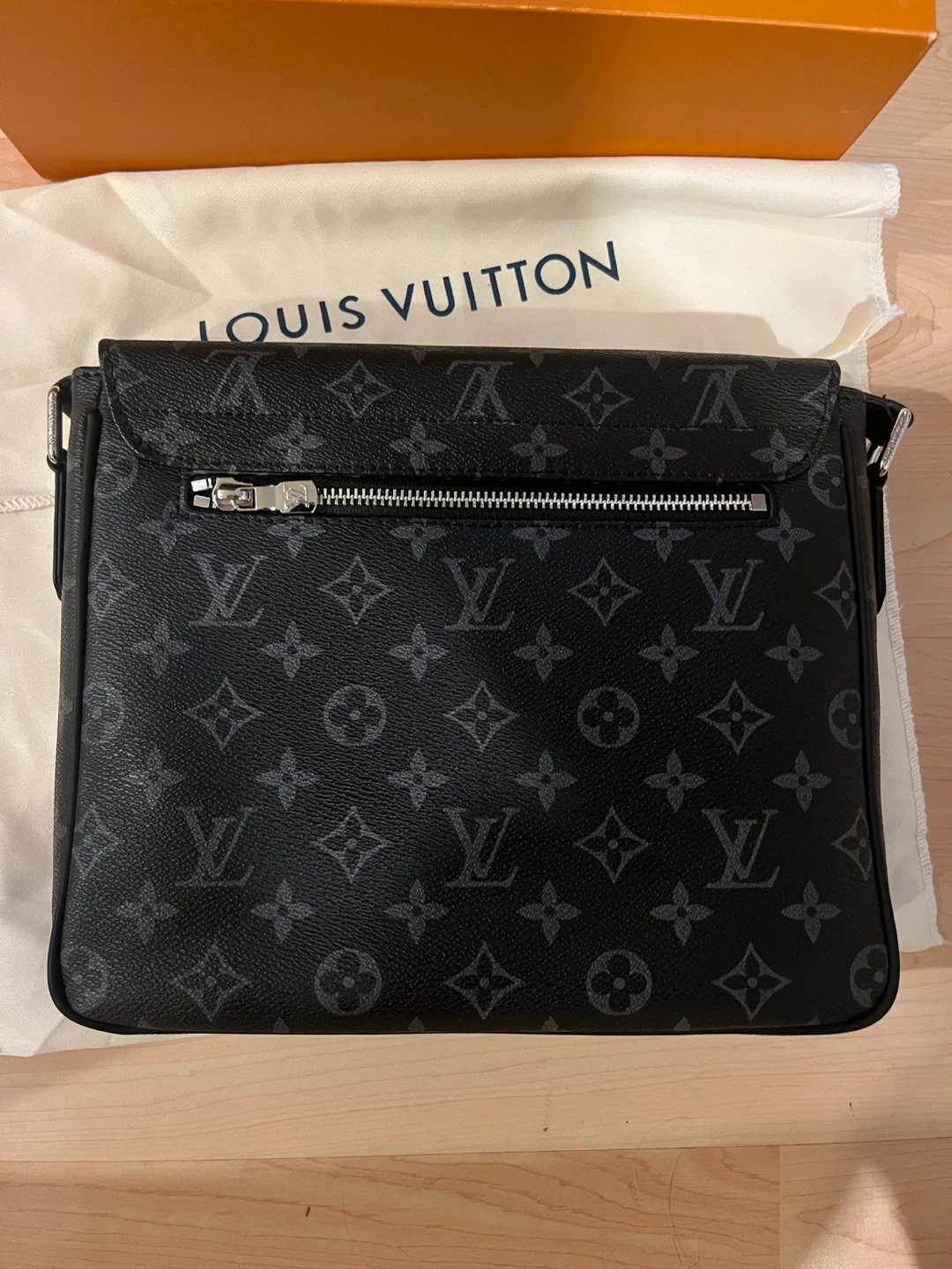 Louis Vuitton Messenger Bag - photo 4