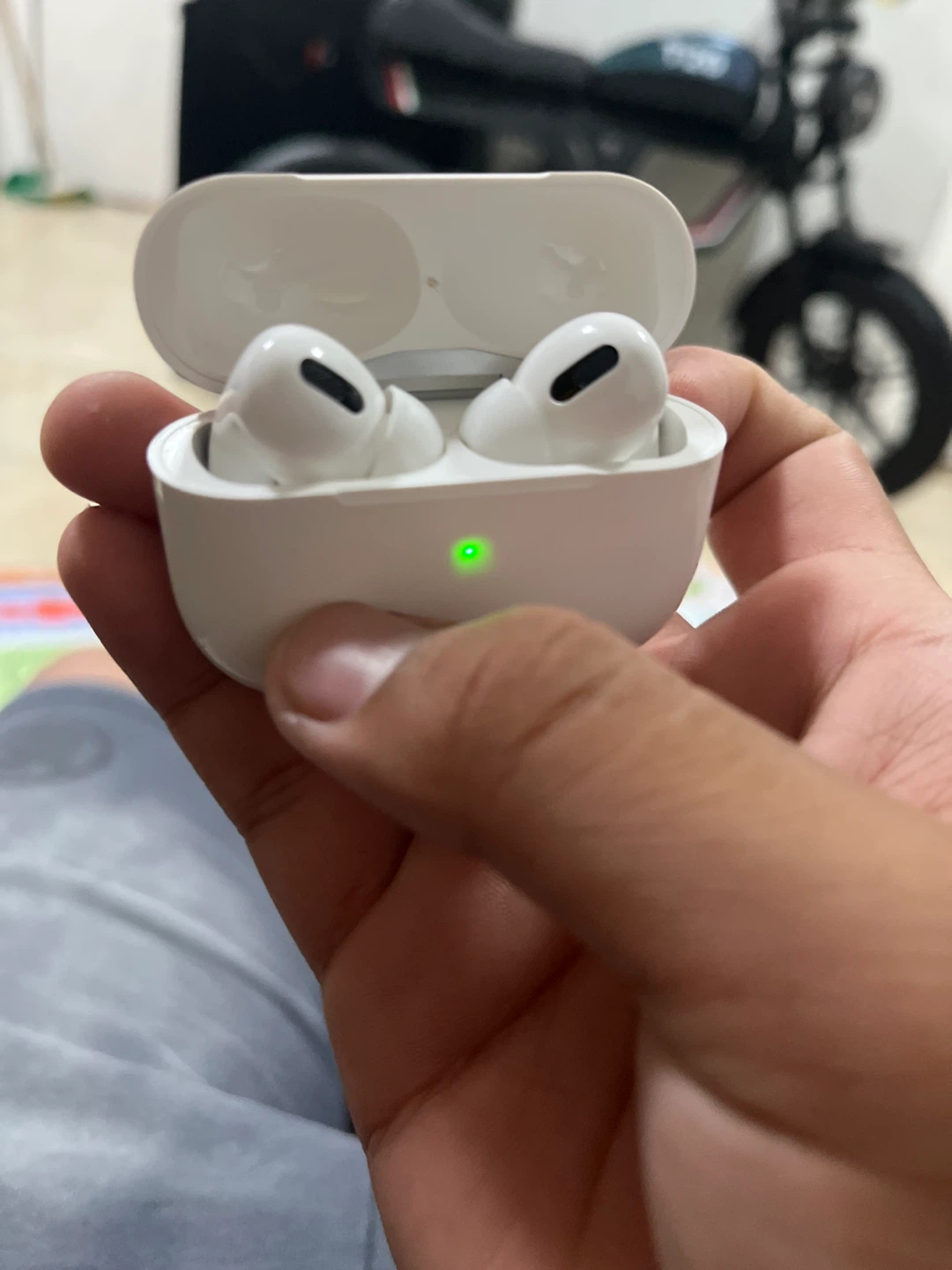 Apple AirPods Pro (2nd Gen) - photo 2