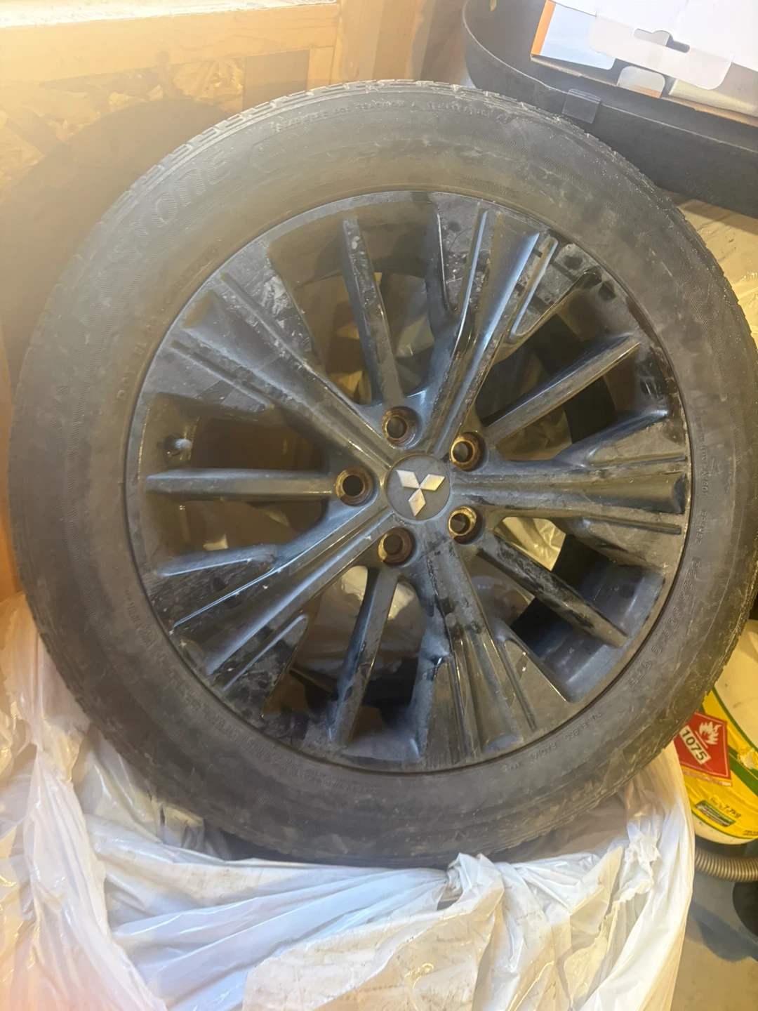 Mitsubishi Alloy Wheel and Tire P225/55R18 - photo 3