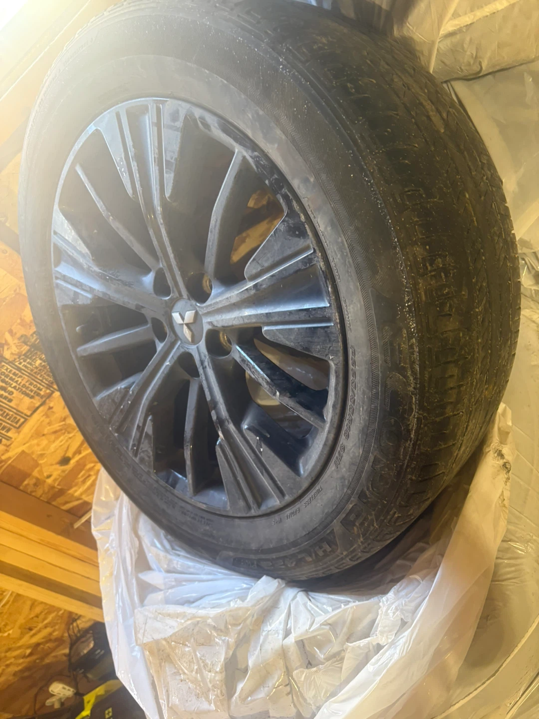 Mitsubishi Alloy Wheel and Tire P225/55R18 - photo 4