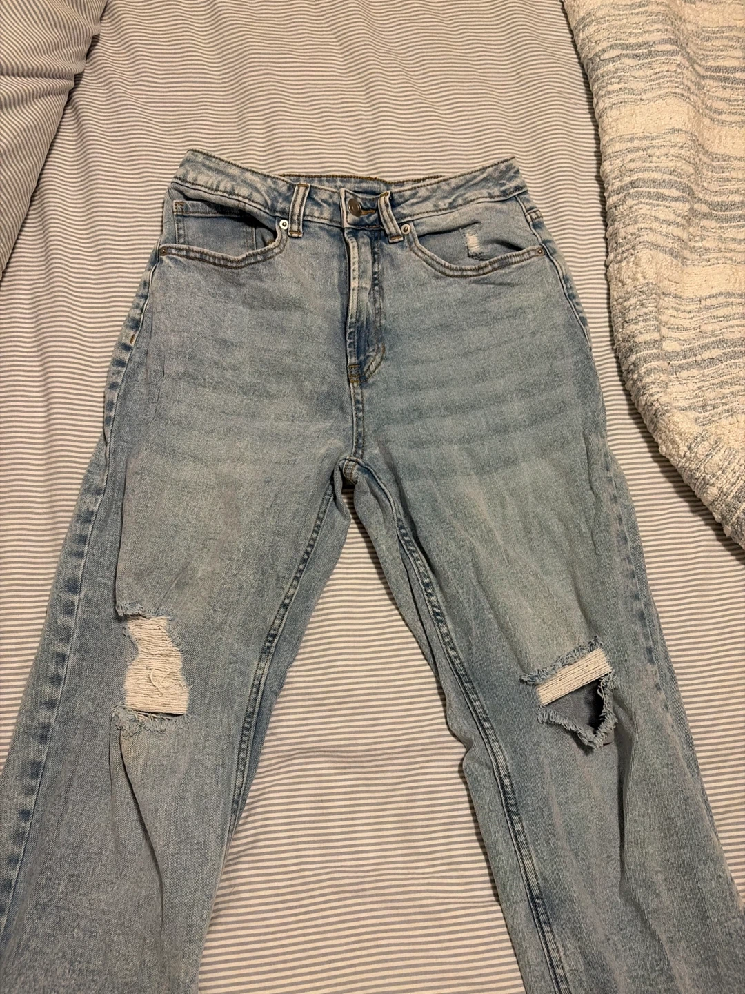 NO BOUNDARIES Light Wash Ripped Jeans Size 7