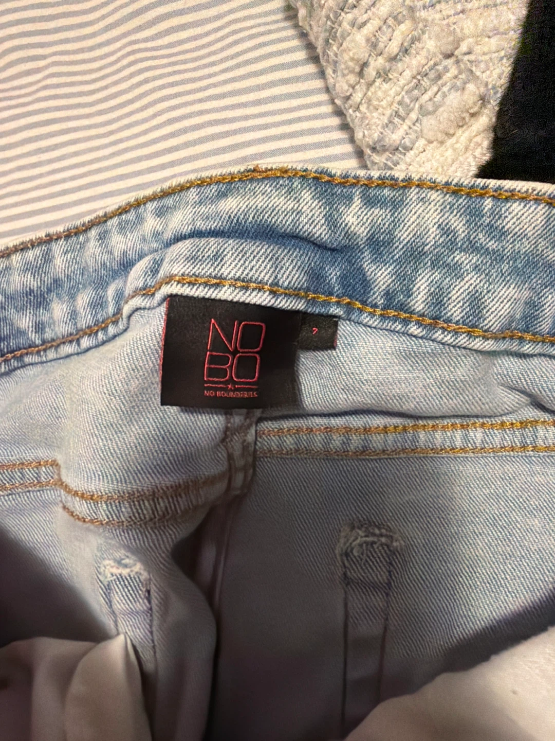 NO BOUNDARIES Light Wash Ripped Jeans Size 7 - photo 3