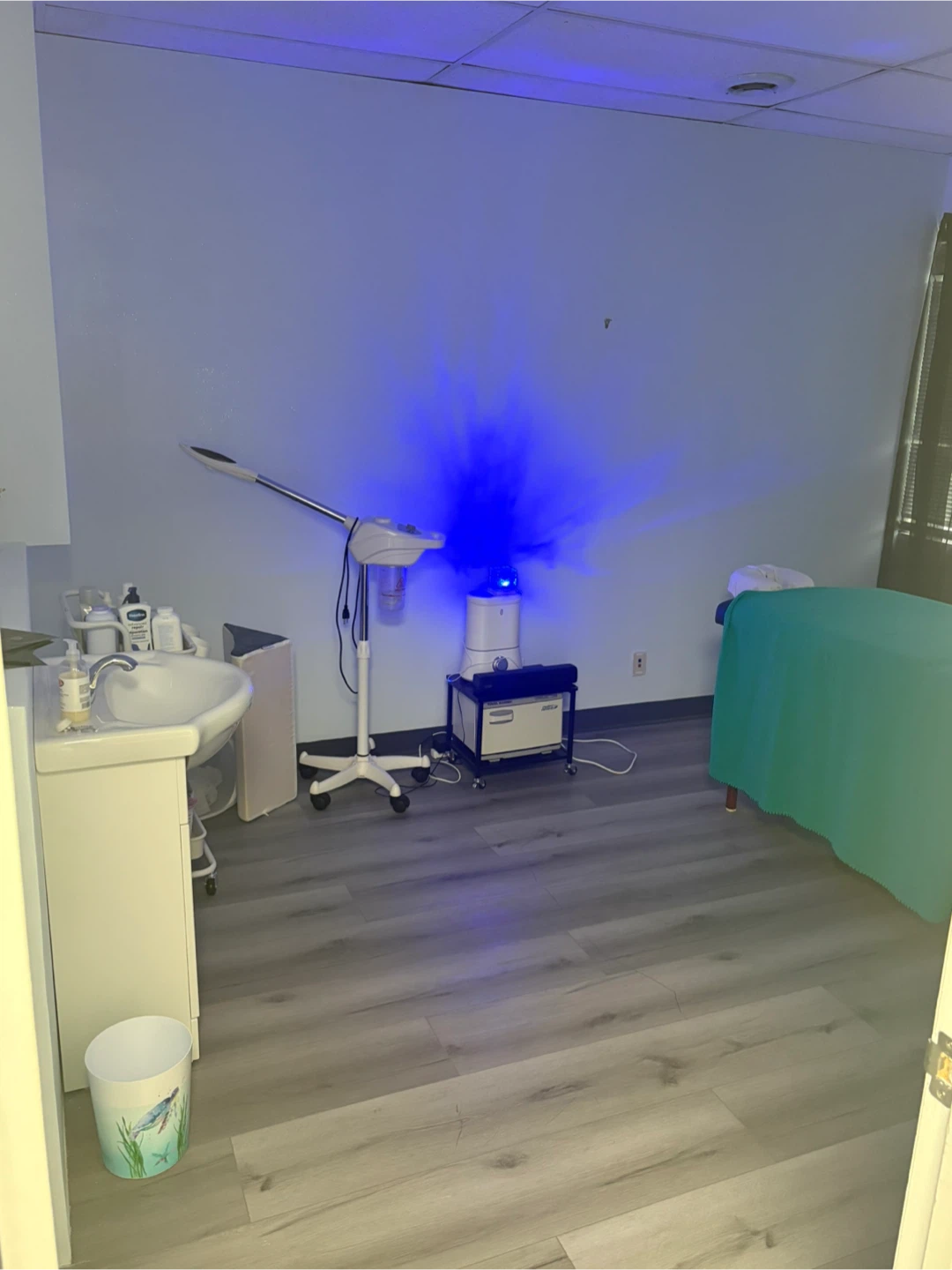 Treatment room for rent
