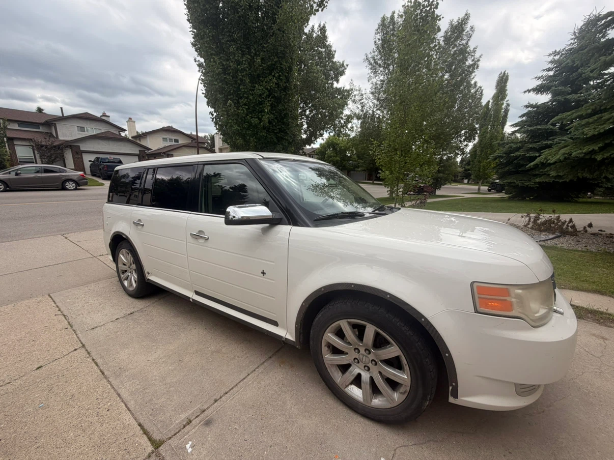 White Ford Flex 2010 SUV - photo 2