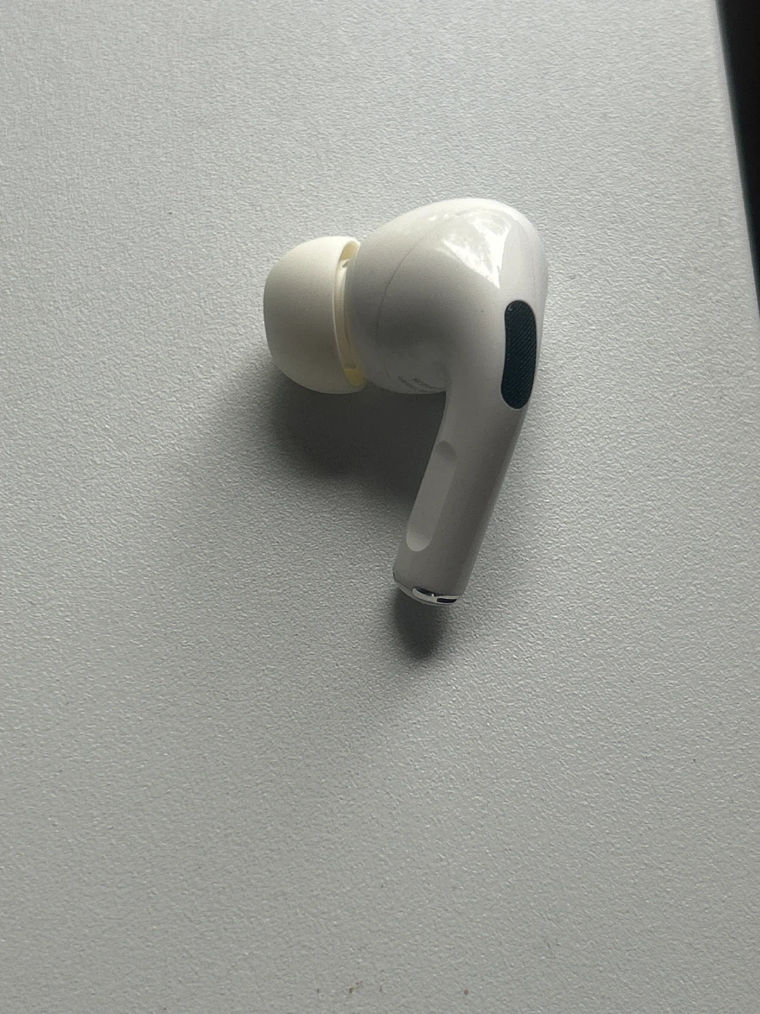 Apple AirPods Pro (Left Earbud) - photo 2