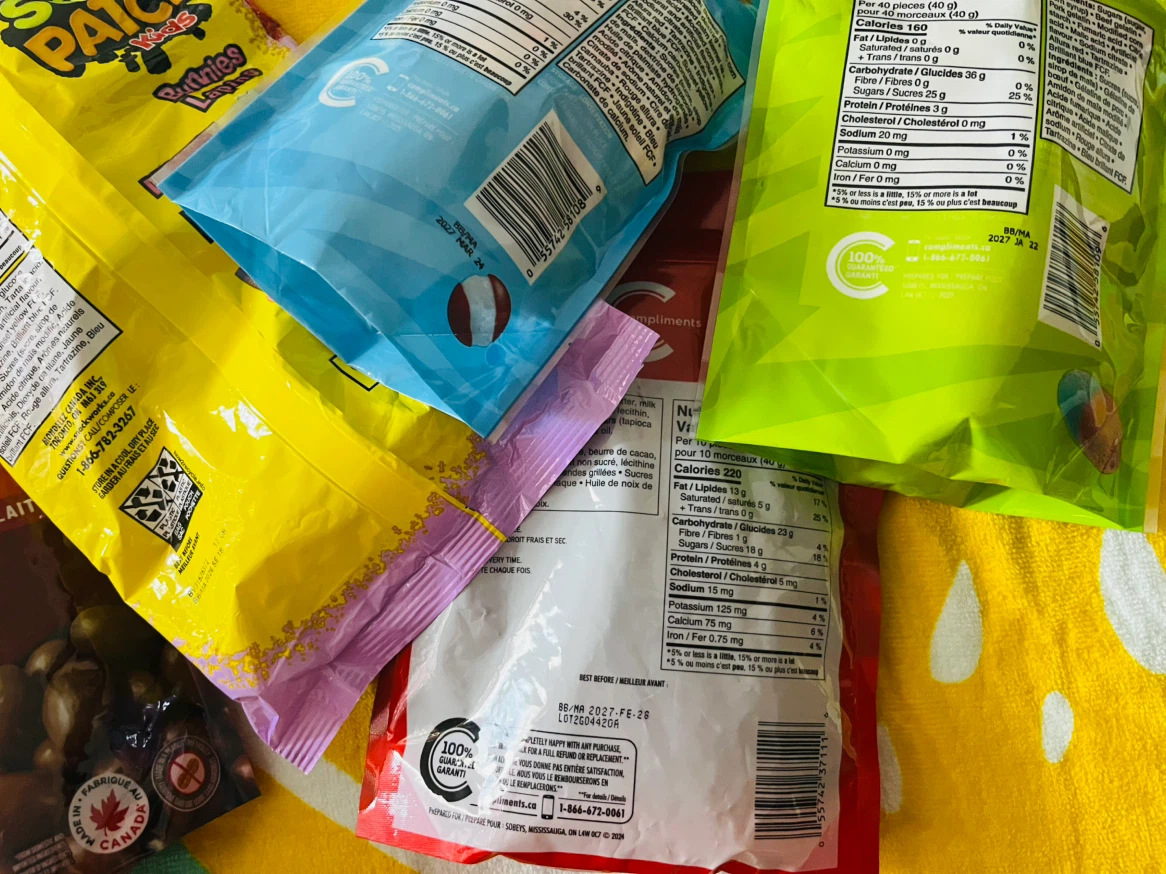 New assorted snacks and candies - photo 2