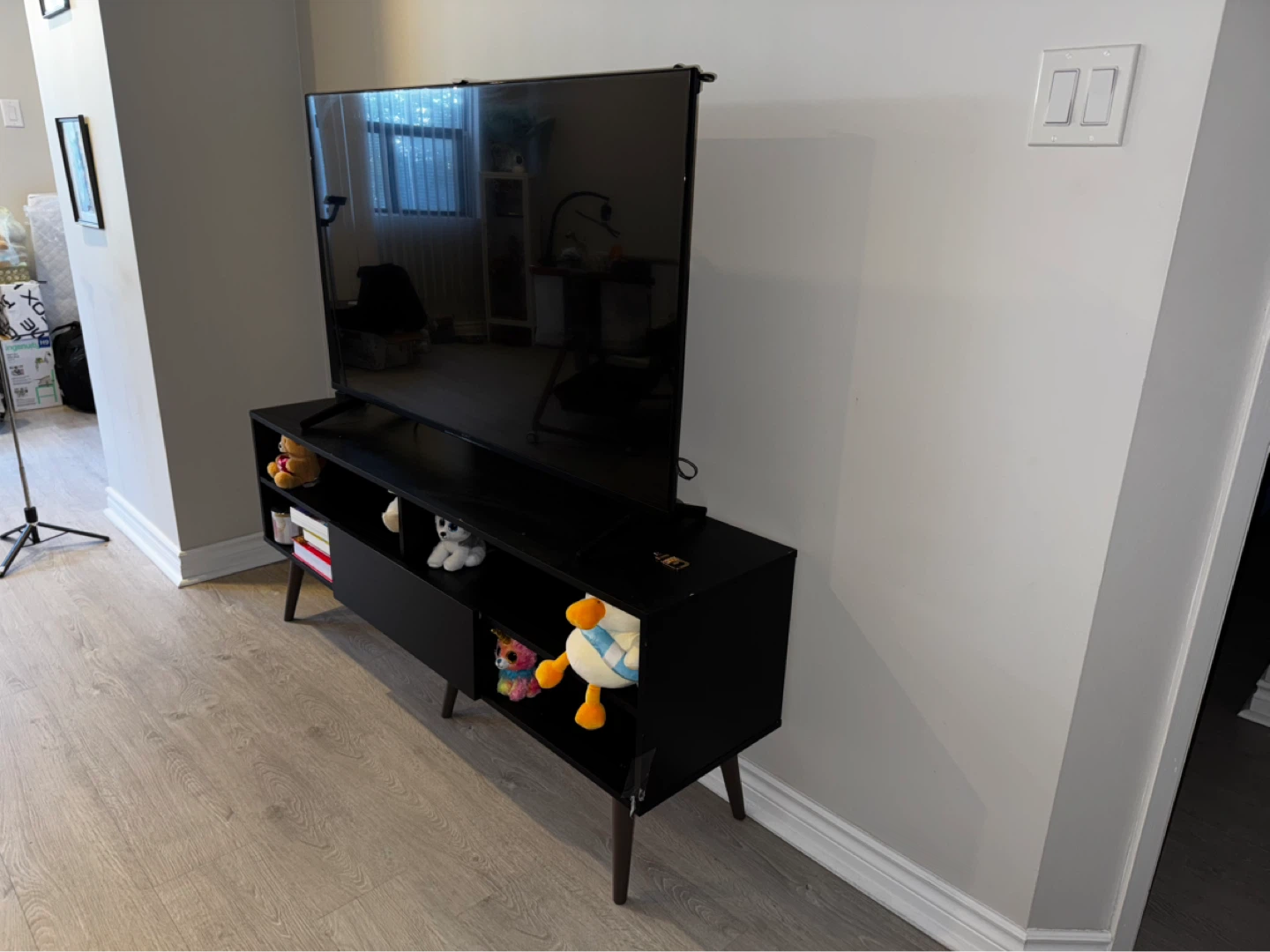 Sony 55" 4K Smart TV + TV Stand (Excellent) - photo 3
