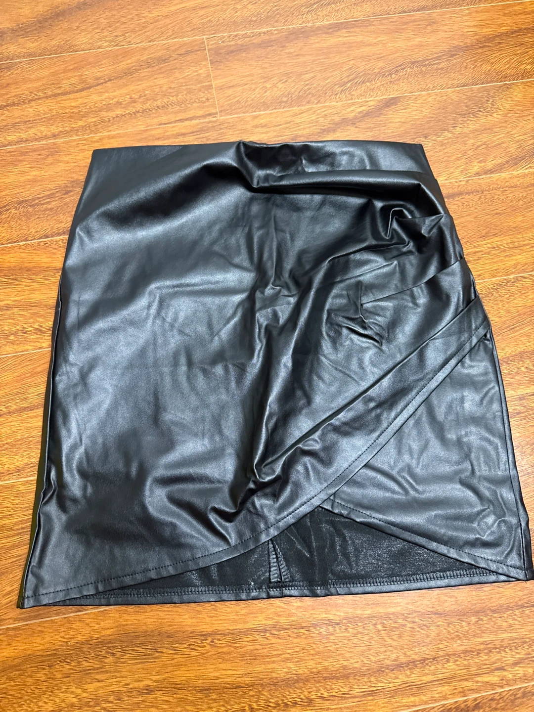 Synthetic leather skirt