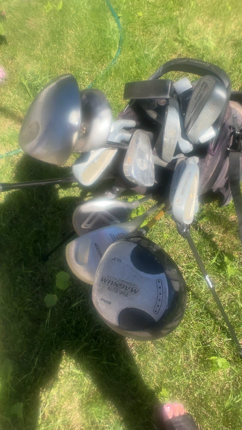 Wilson Driver 10.5° + Asstd Club Set + TaylorMade Golf Bag - photo 3