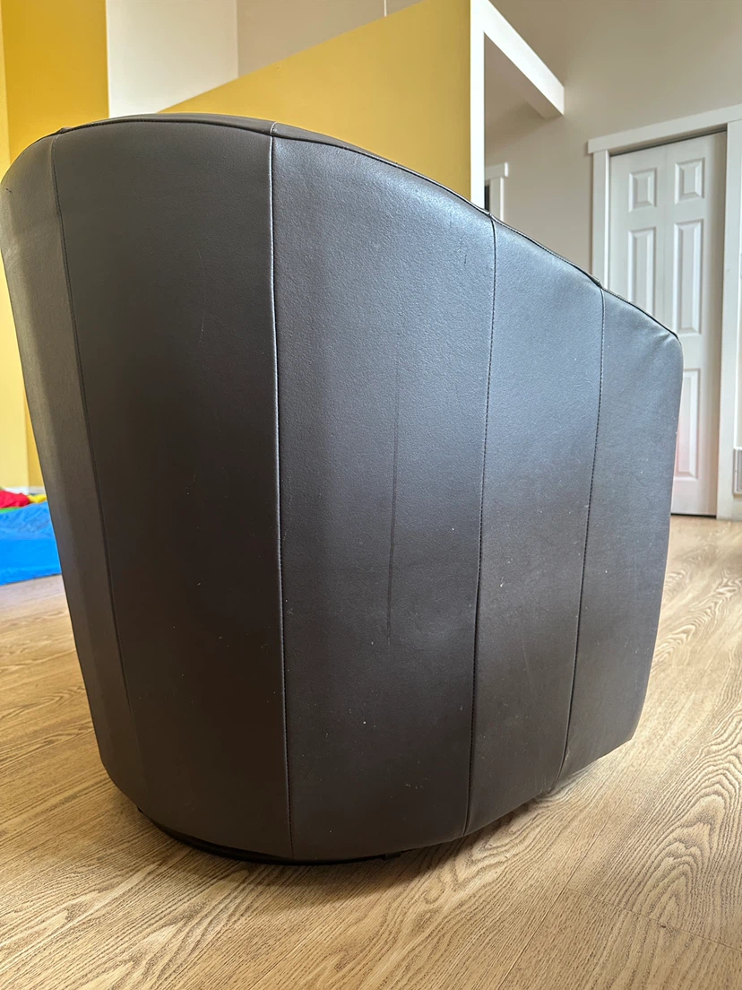 Natuzzi Veronica Leather Swivel Accent Chair (CAN DELIVER) - photo 3