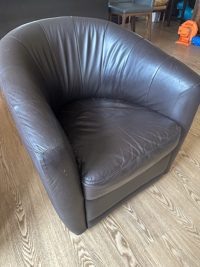Natuzzi Veronica Leather Swivel Accent Chair (CAN DELIVER) - photo 4