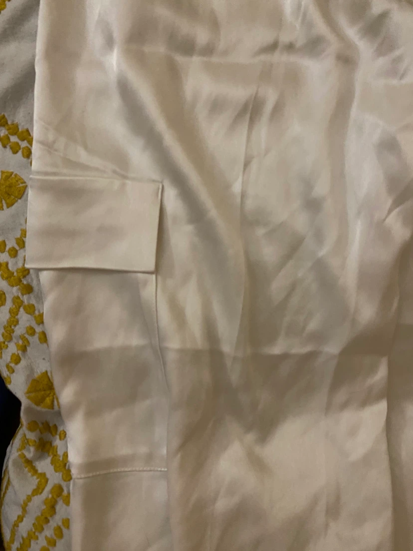 Babaton Aritzia Cream Satin Cargo Pants Size 2 - photo 5