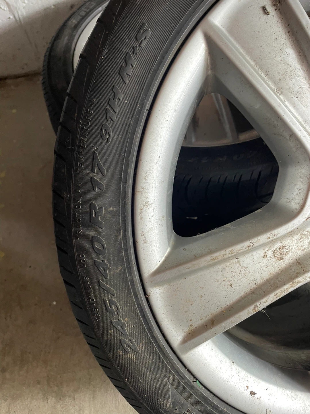 2 Tyres with Rims - photo 2