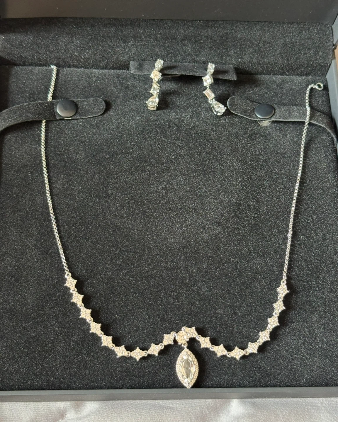 Jewellery Set - Necklace and Earrings
