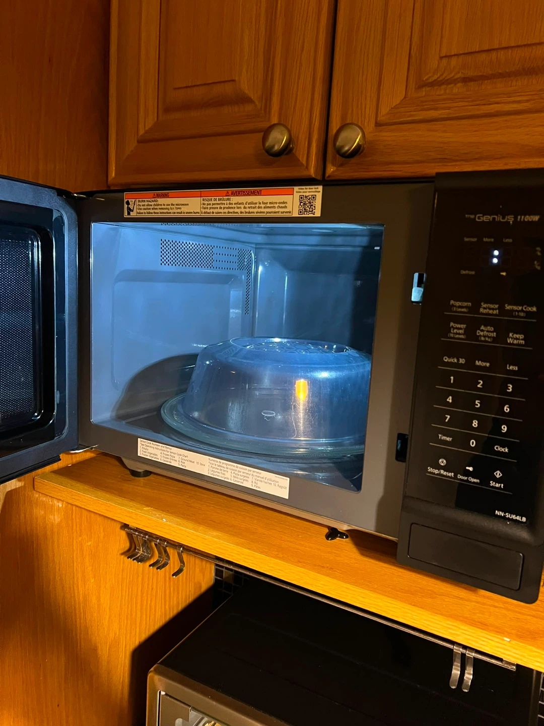 Panasonic Genius 1100W Microwave - photo 3