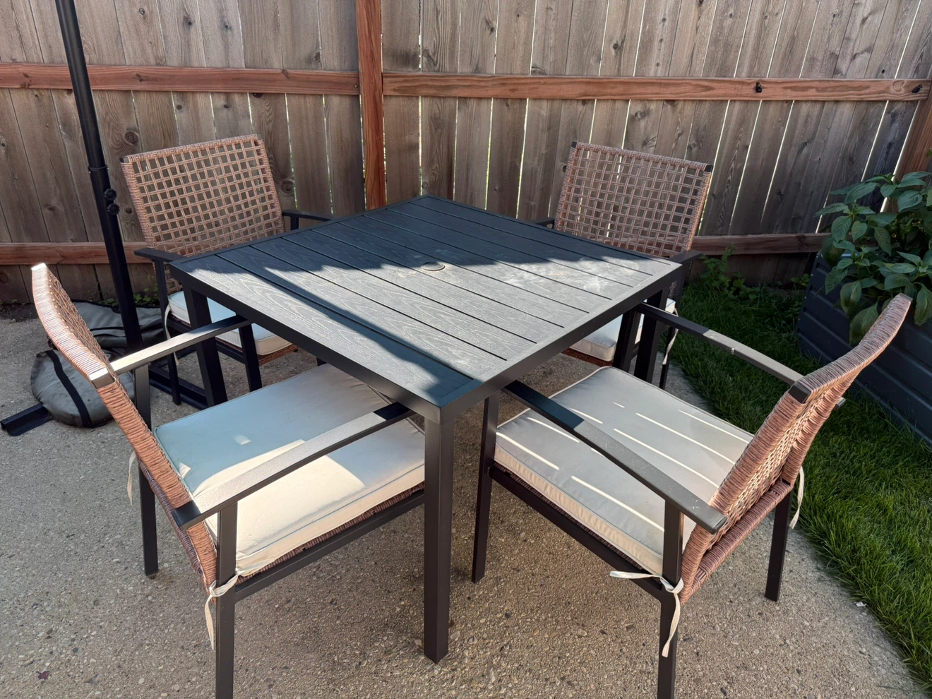 Outdoor Dining Set with 4 Chairs